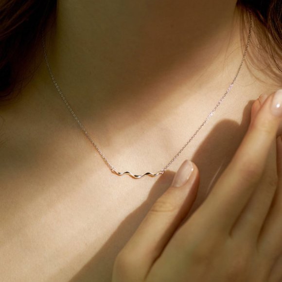 NEW 925 Sterling Silver Simple Wave Necklace - Picture 3 of 7